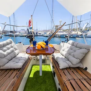 seaside-chill-out-stay-on-a-sail-yacht.in-canary-islands.com/